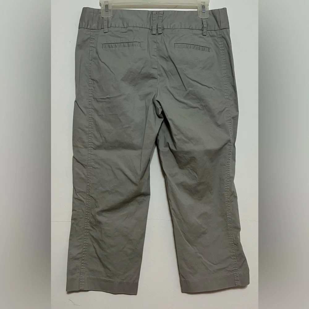 Daisy Fuentes Cropped Pants (Capris). Size 8. Khaki - Picture 2 of 7